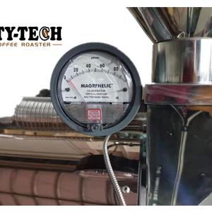 What effect does the hot air pressure gauge have on coffee roasting?